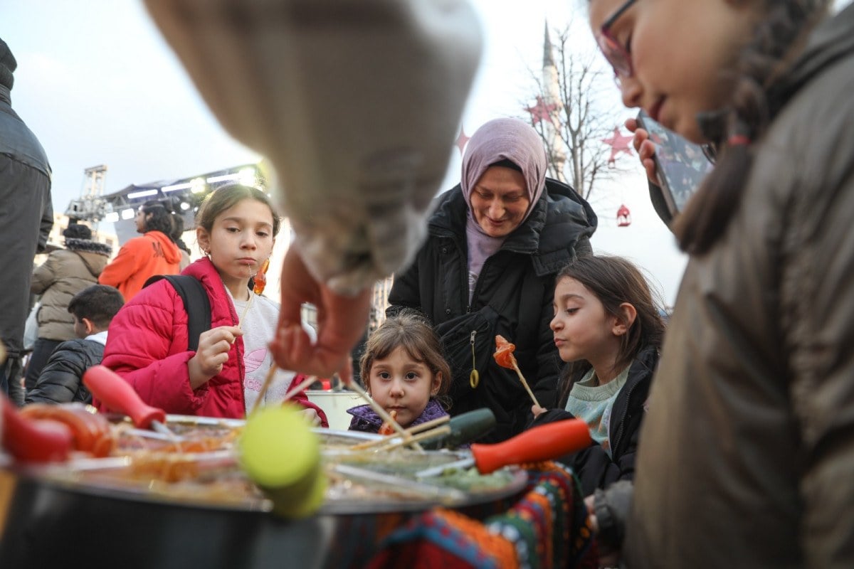 1710543249 877 Bagcilarda ramazan ayi boyunca surecek etkinlikler icin plato kuruldu