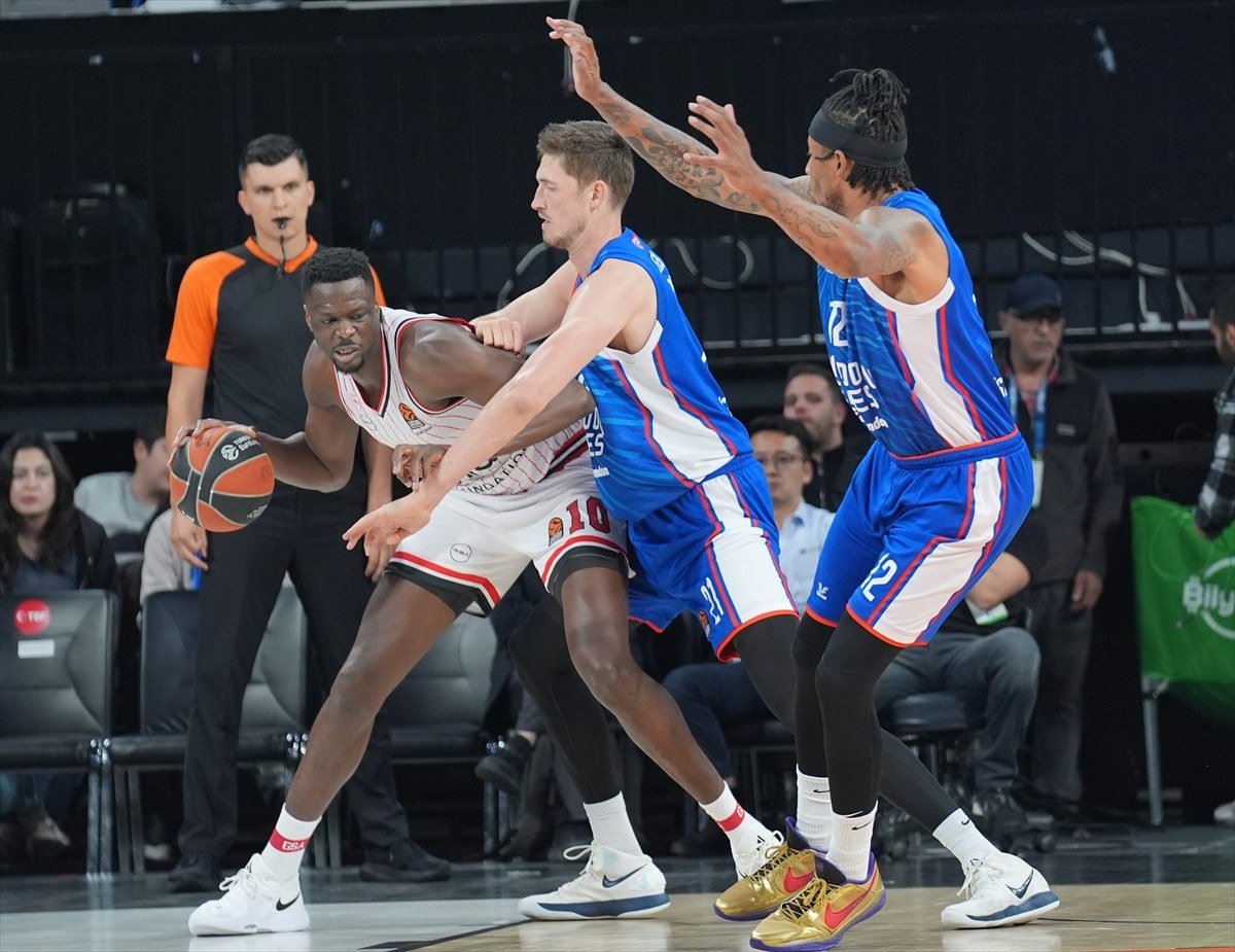 1710877629 156 Anadolu Efes Olympiakosu maglup etti