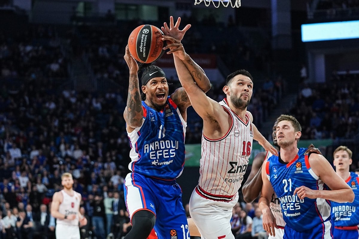 1710877629 32 Anadolu Efes Olympiakosu maglup etti