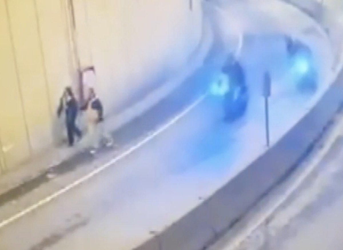 1711164625 347 Istanbul Sislide kaza yapan motosikletli polis sehit oldu