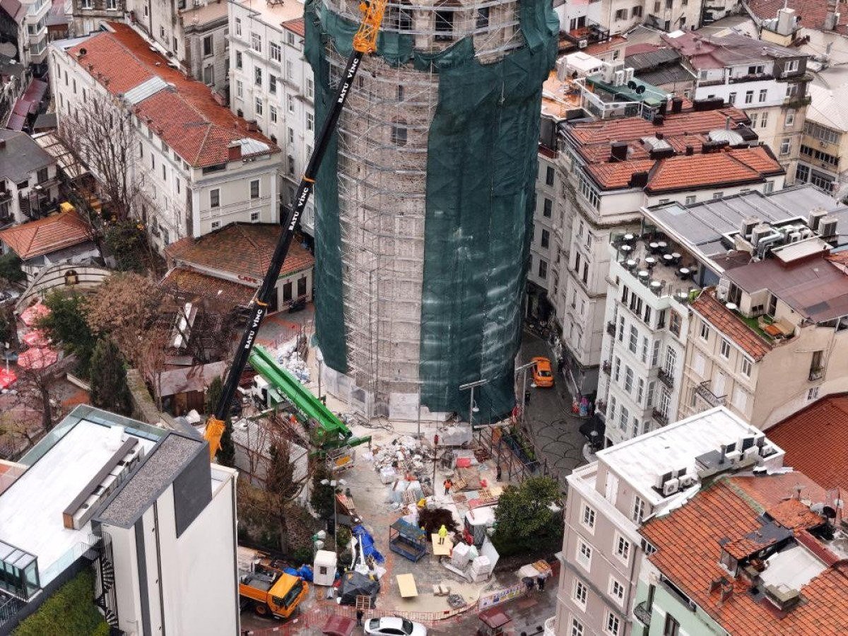 1711439955 929 Istanbulun simgesi Galata Kulesi insaat filesiyle sarildi