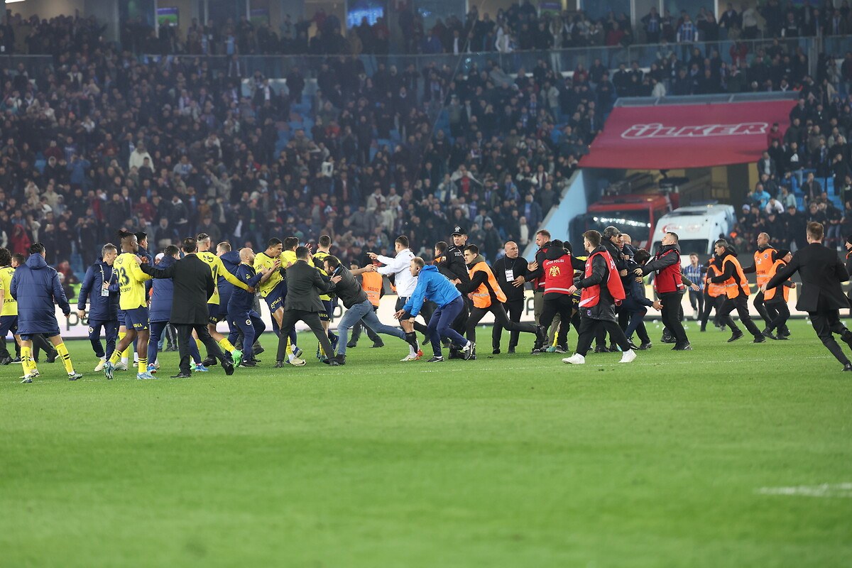 Fenerbahceli futbolculara saldiran taraftarlarin ilk ifadesi