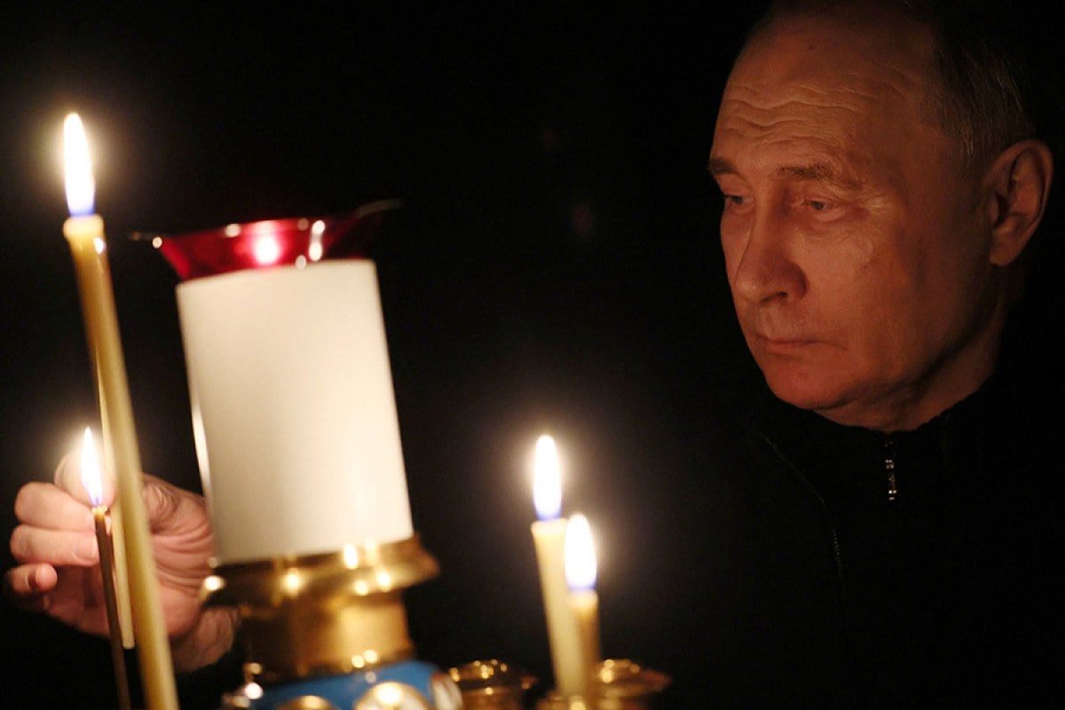 Putin Moskovadaki teror saldirisinda olenlerin anisina mum yakti