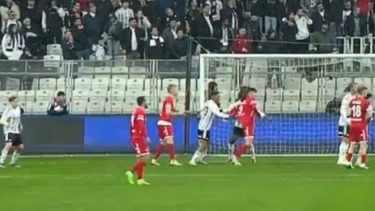 VAR uyardi Antalyaspor penalti kazandi