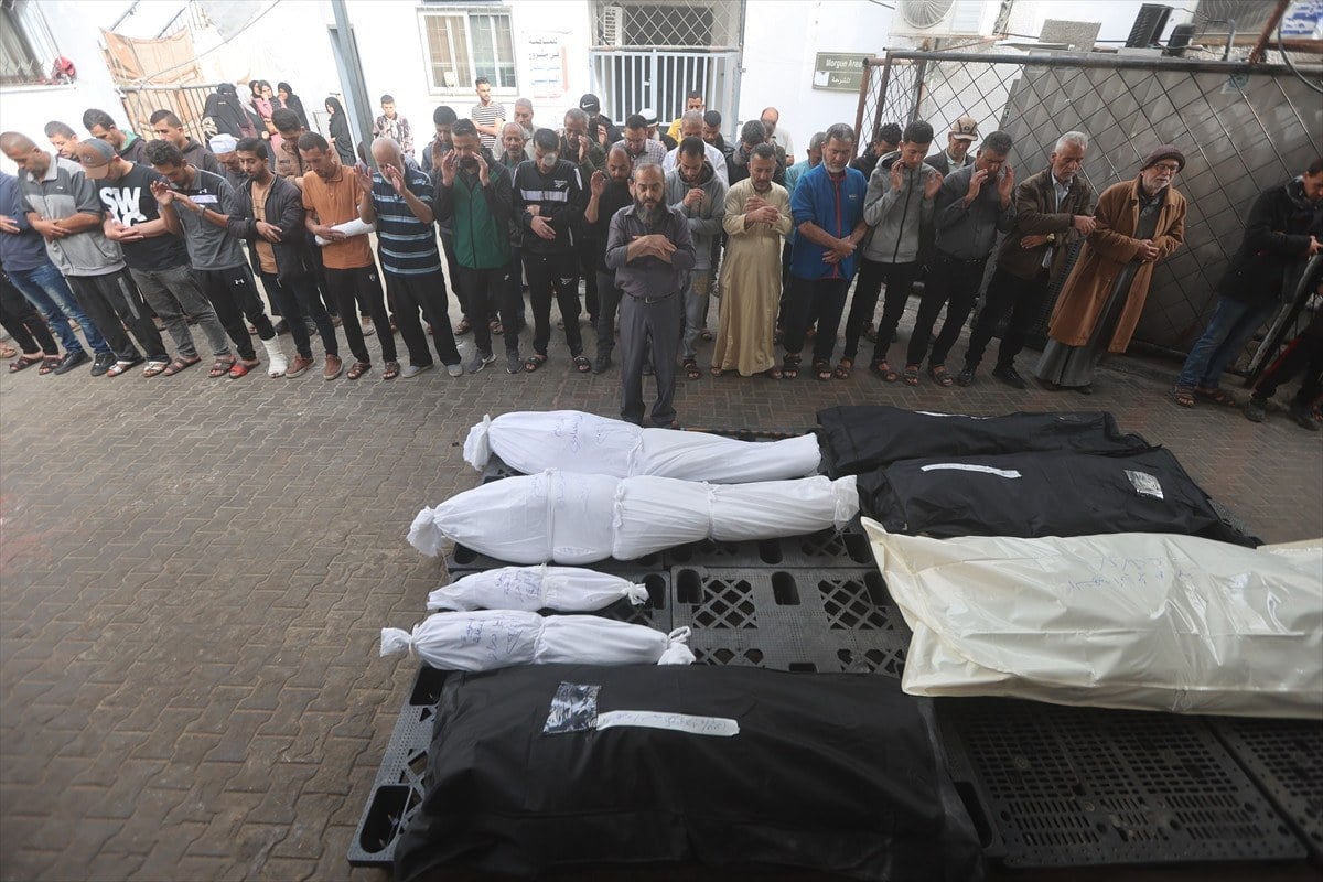 1712518278 415 Gazzede hayatini kaybedenlerin sayisi 33 bin 175e yukseldi