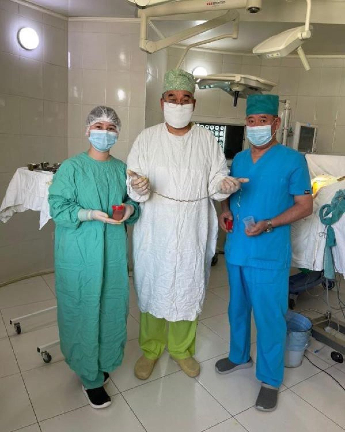 1712863595 387 Kirgizistanda kucuk kizin 8 yil boyunca beyninde buyuyen saci ameliyatla