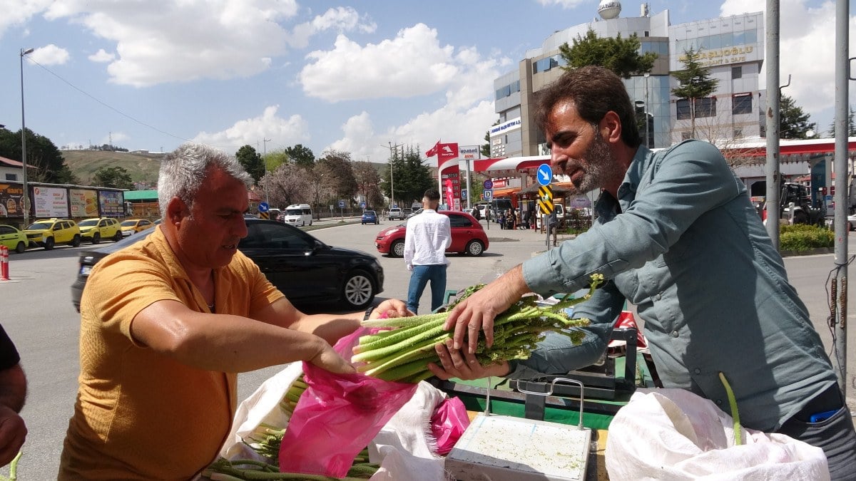 1713552890 200 Bitliste yayla muzu uckun tezgahlardaki yerini aldi