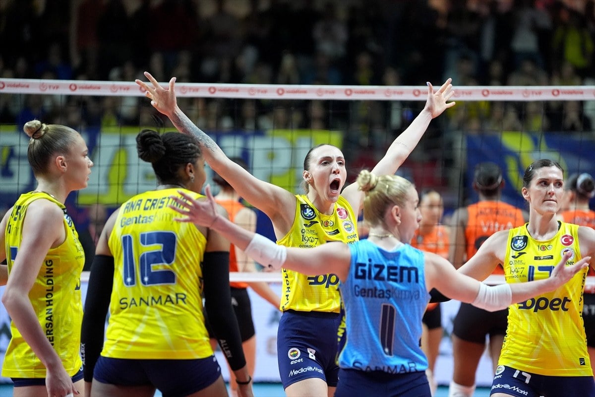 1713726765 930 Eczacibasini yenen Fenerbahce Sultanlar Ligi sampiyonu oldu