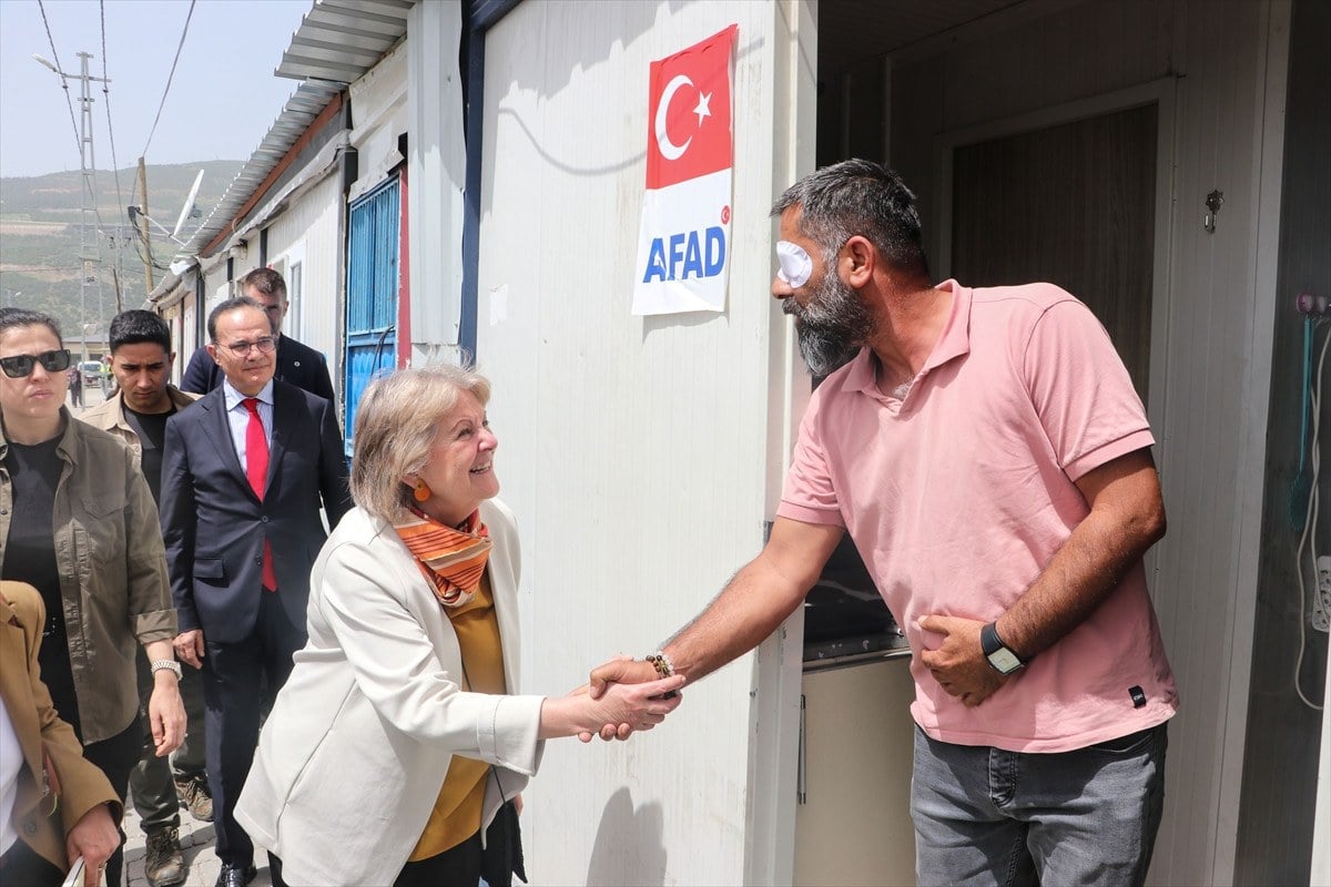 1714042070 899 AB Komisyonu uyesi Ferreira Gaziantep Nurdaginda depremzedelerle bulustu