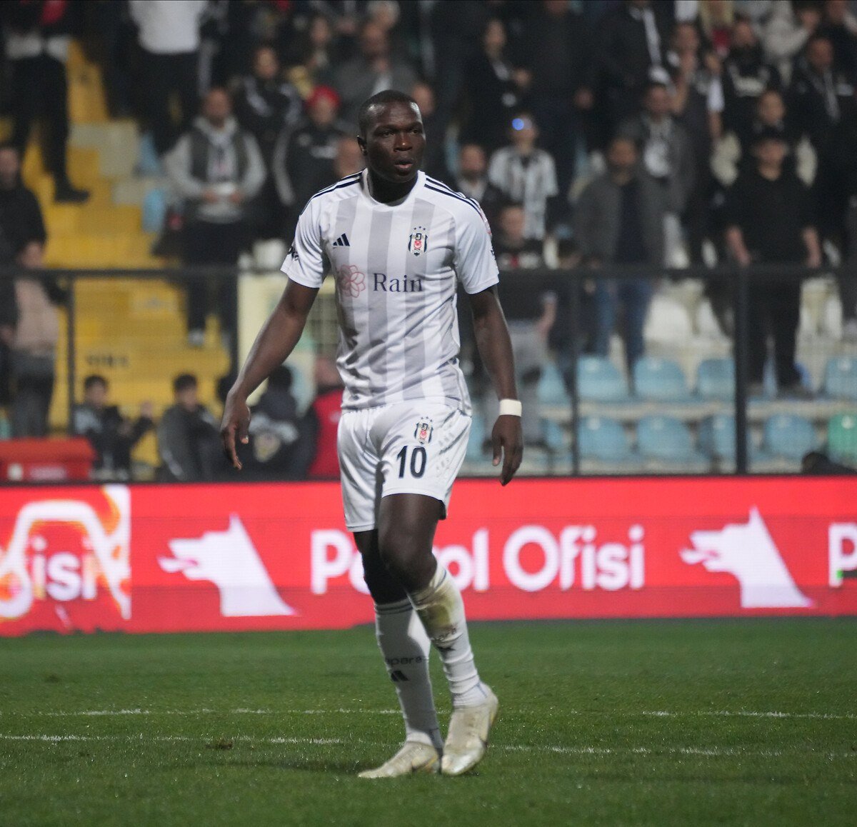 1714043052 418 Besiktasta Vincent Aboubakar 200 gundur gol orucunda