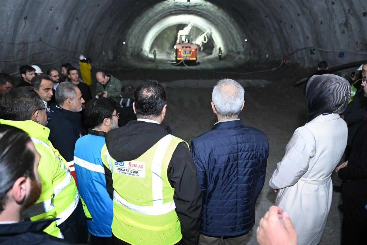 Abdulkadir Uraloglu Ankara Izmir Hizli Tren projesini yerinde inceledi