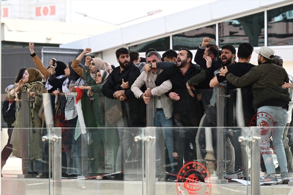 Almanya Cumhurbaskani Steinmeiere Istanbulda Filistin protestosu