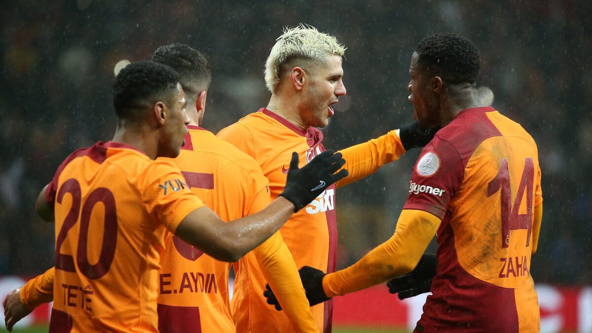 Galatasarayin Adana Demirspor maci kafilesi belli oldu Zaha yok