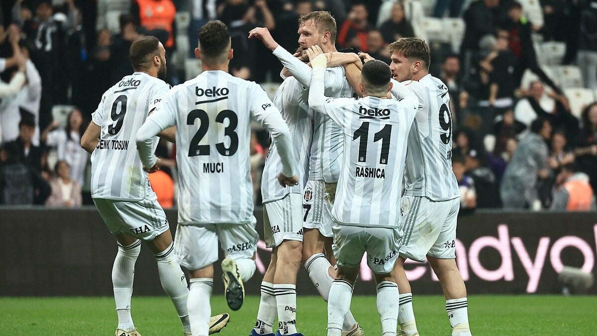 Beşiktaş'ta 11 futbolcu takımdan ayrılacak