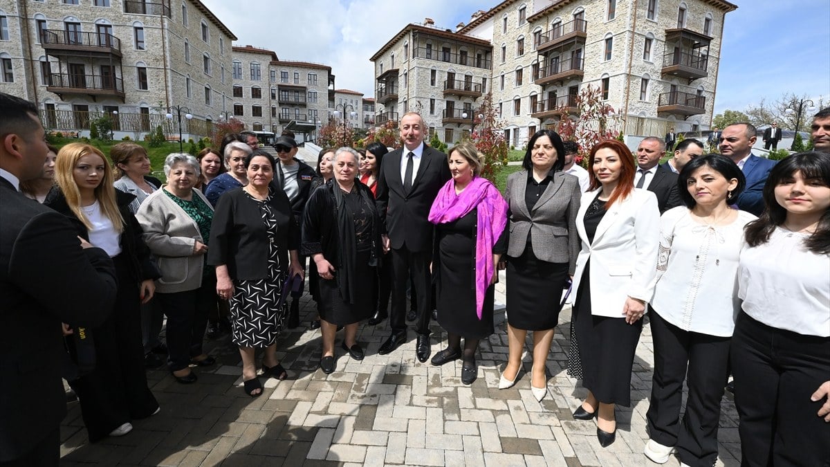 Karabagin sembol sehri Susaya Azerbaycanli aileler yerlesiyor