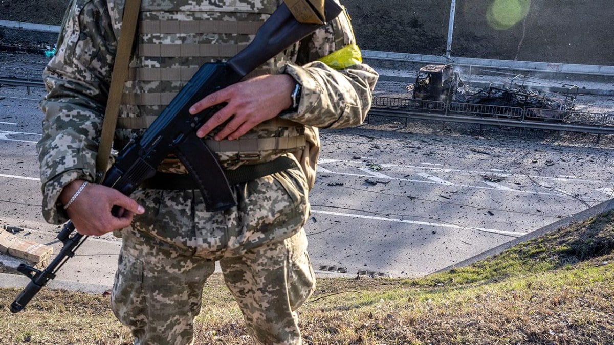 Ukrayna cezaevindeki mahkumlari orduya almayi kararlastirdi